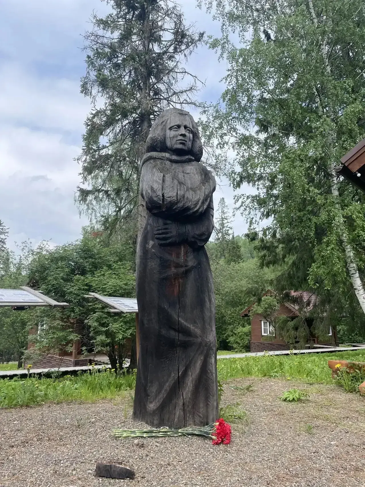 Цветы Крутовской в честь 398-летия города

Сегодня, сотрудники нацпарка «Красноярские Столбы» присое