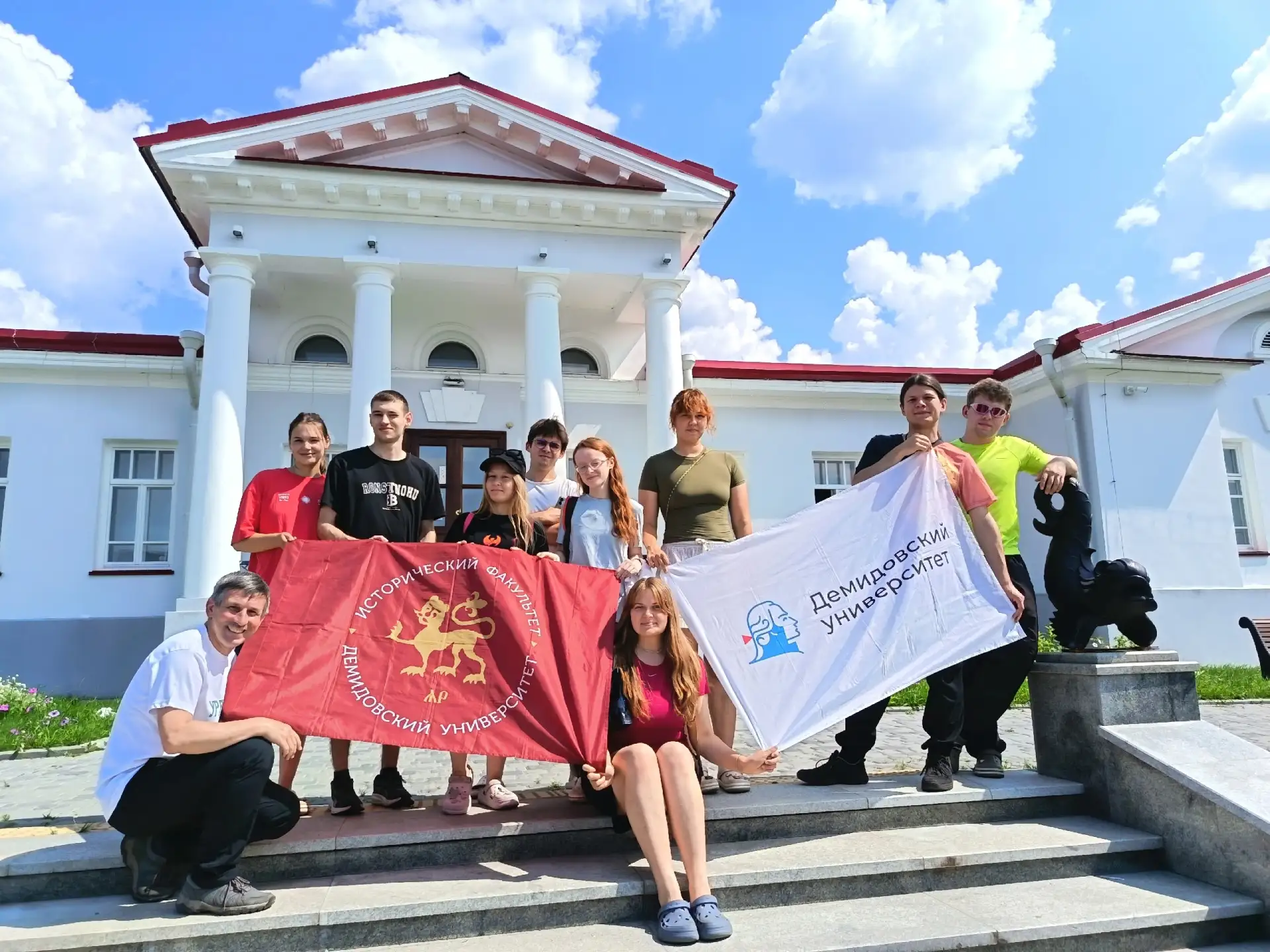 😎 Студенты исторического факультета продолжают изучать наследие рода Демидовых