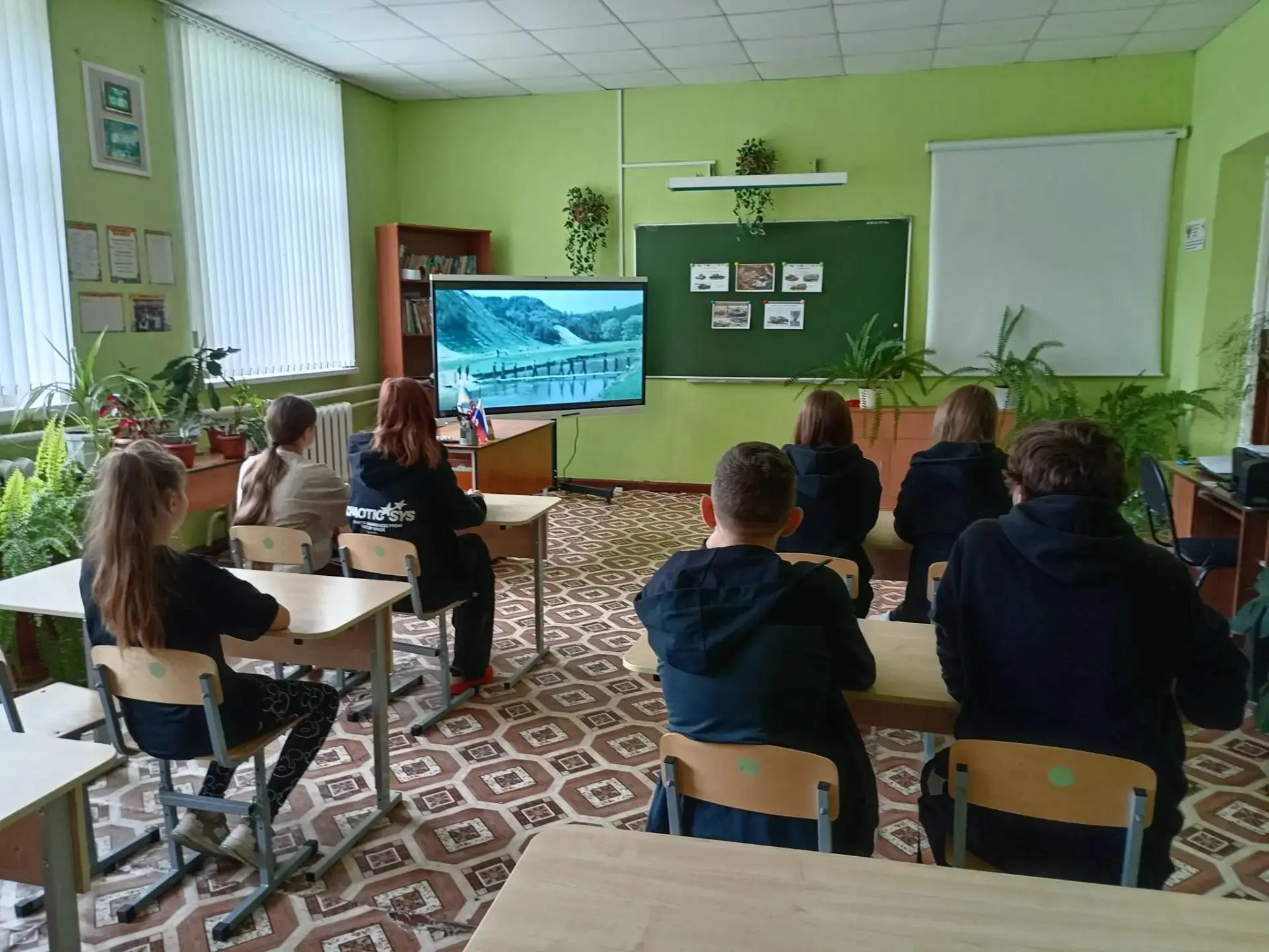 💥В первичном отделении Движения Первых МОБУ СОШ с.Покрово-Березовка в преддверии Дня р...