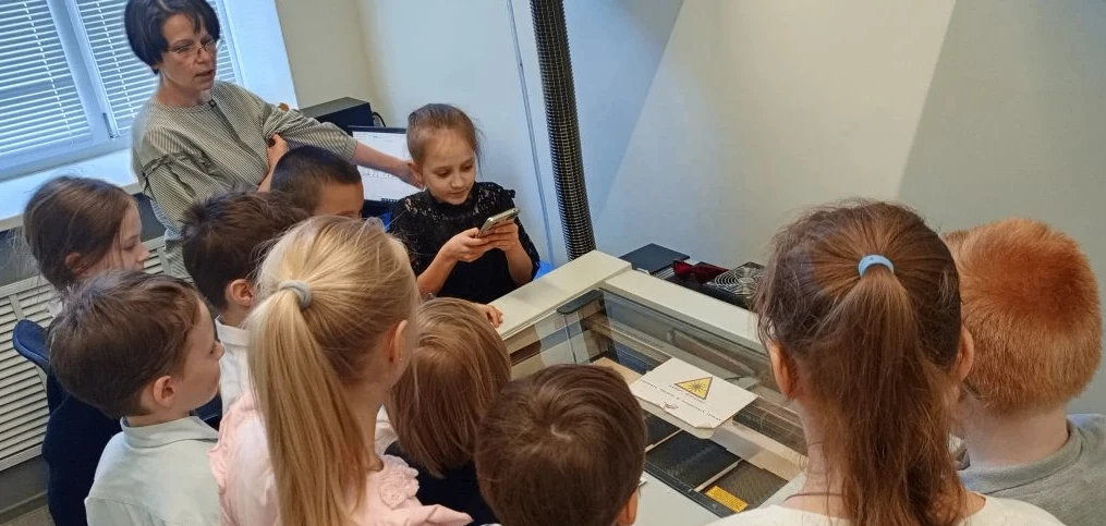 👨‍👩‍👧‍👦 Знаете, чем заняты наши дети, когда говорят, что ходят в технопарк? Мы решили показать! 20 м