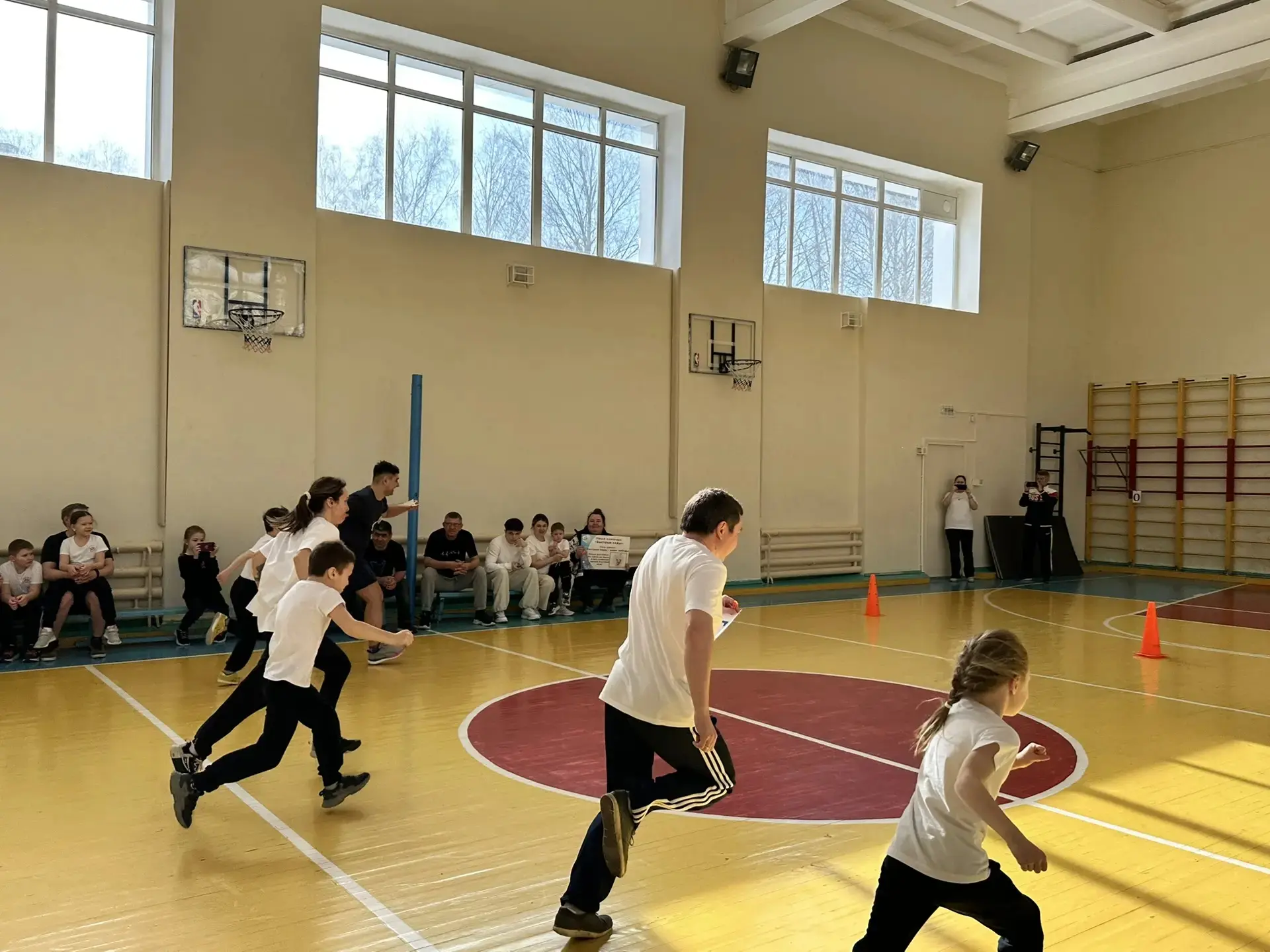 🏆Папа, мама, я – спортивная семья🏆  29 марта в стенах нашей школы состоялось традиционное спортивное
