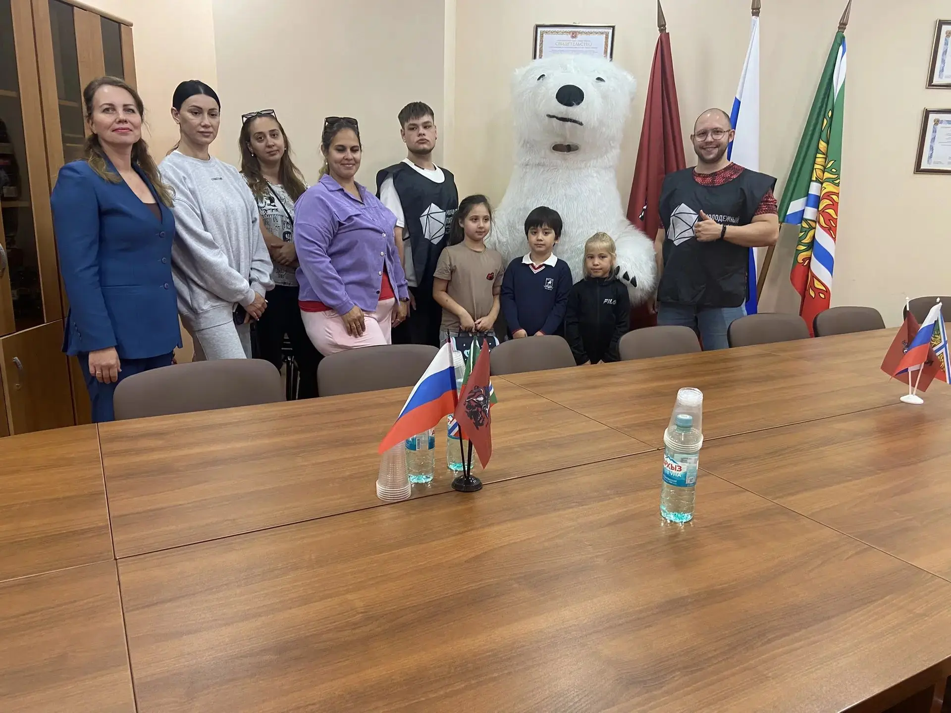 Преображенском поздравили будущих первоклассников из многодетных семей! 🎒🧸