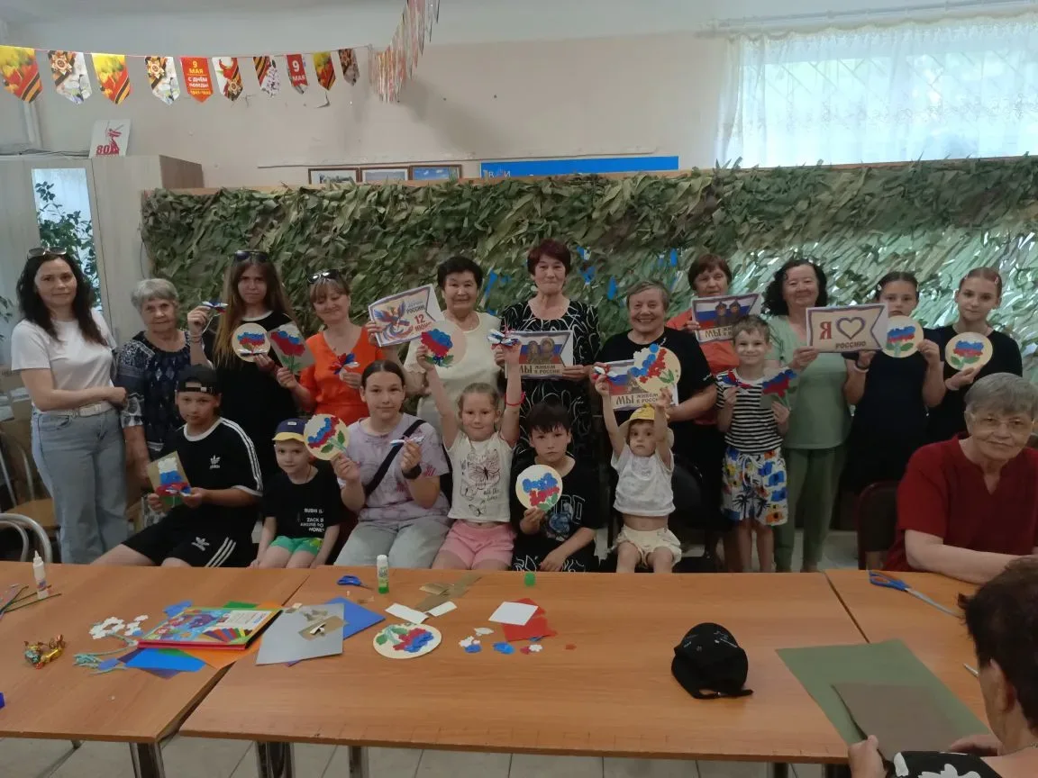 Цвета России: совместное творчество двух поколений