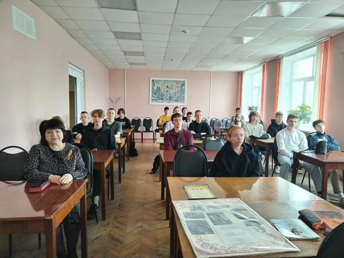 Урок Истории в Дятьковском филиале. 27.04.26г. обучающиеся группы П-24 Баринова Анастасия и Федосеев