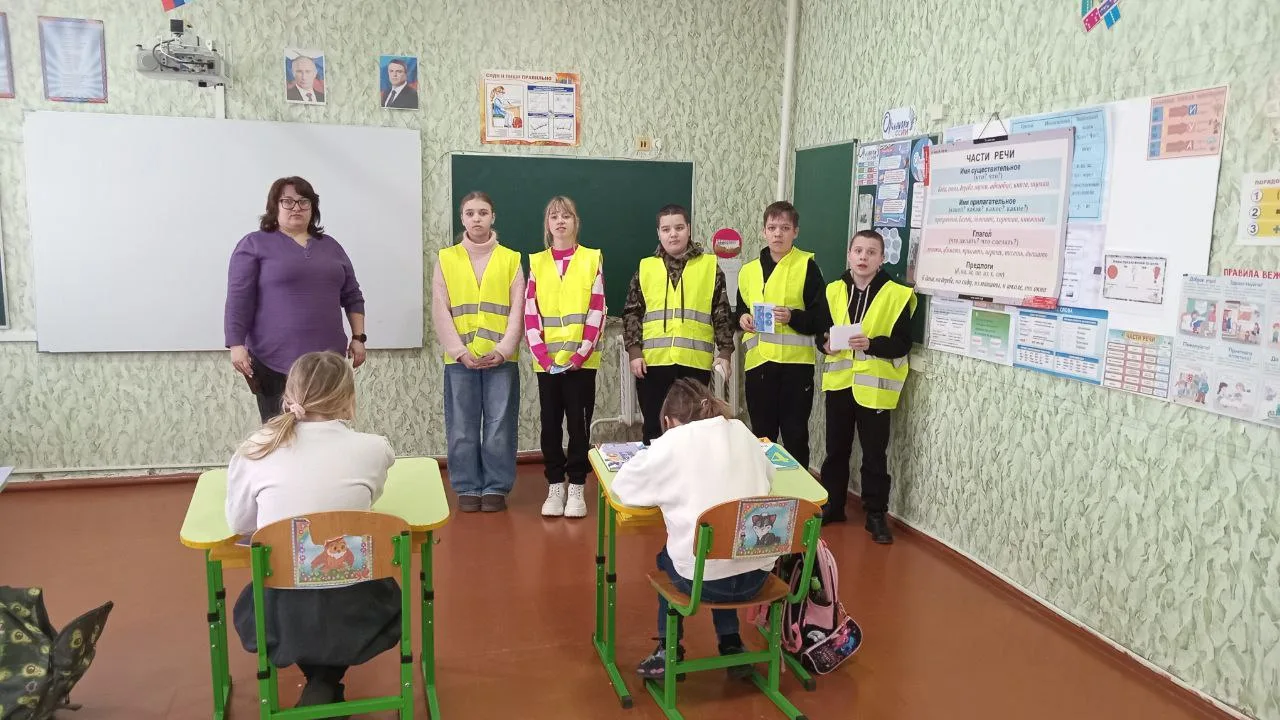 У нас в школе стало немного безопаснее благодаря акции "Осторожно, гололёд!", которую п...