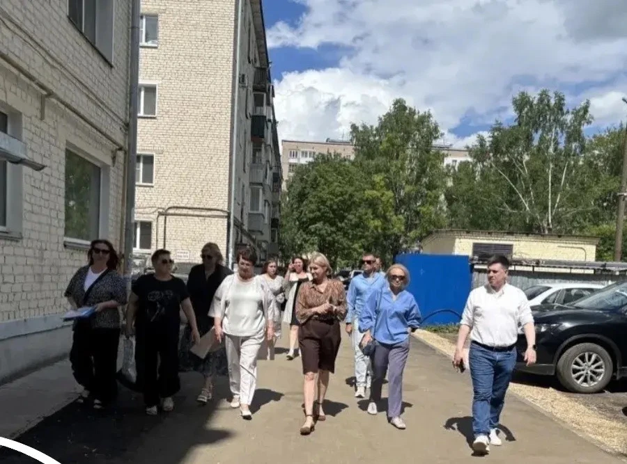 🌈Новый асфальт и довольные жители: на улице Попова в Кирове приняли еще два двора по ППМИ

В Кирове
