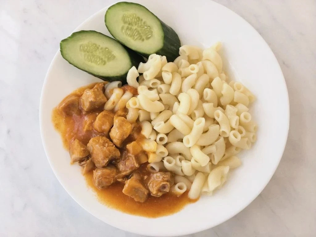 #ШкольноеБлюдо  🍝Мясо в кисло-сладком соусе  Сегодня старшим классам на завтрак и обед предложено мя