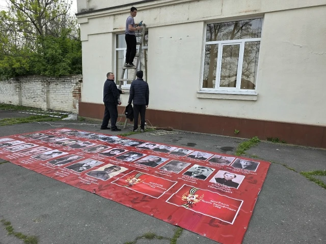 1 мая на фасаде Дома культуры был размещен баннер с портретами ветеранов Великой Отечественной войны