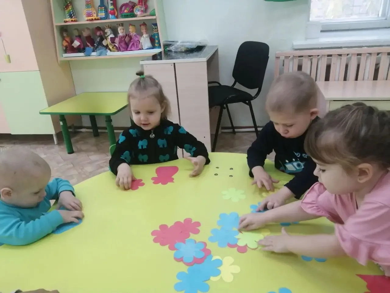 Автор текста: воспитатель 5 группы Ерещенко Анастасия Сергеевна. Цветная сортировка: ва...
