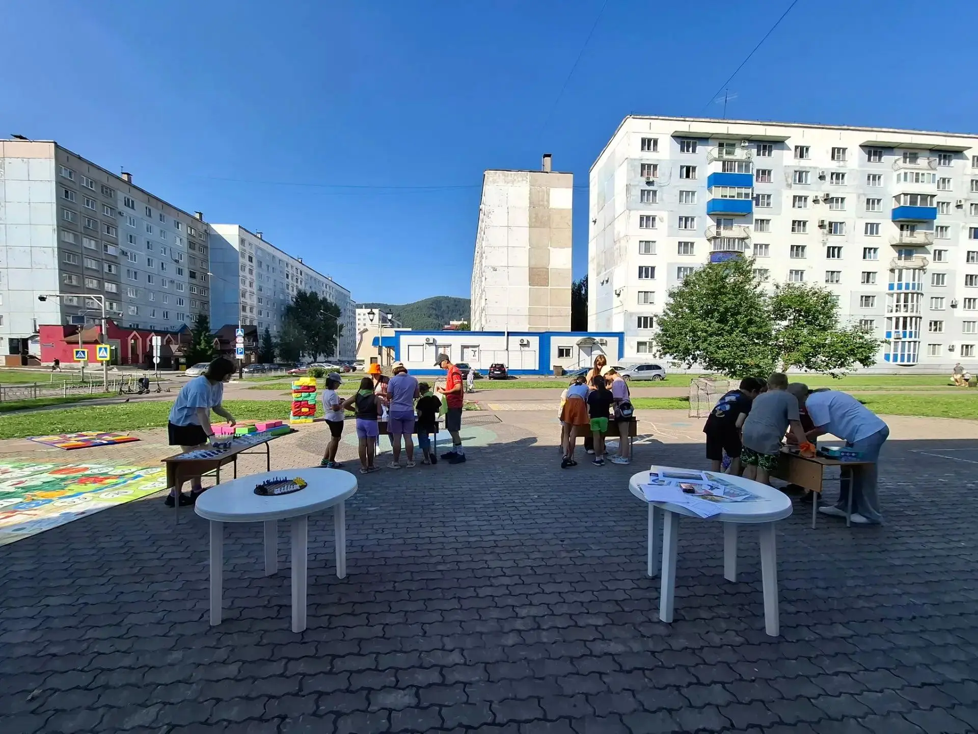 🎲 «Игротека» на «Бульваре радости»!

В рамках проекта «Лето. Перезагрузка» педагоги ЦДТ и АНО «Вект