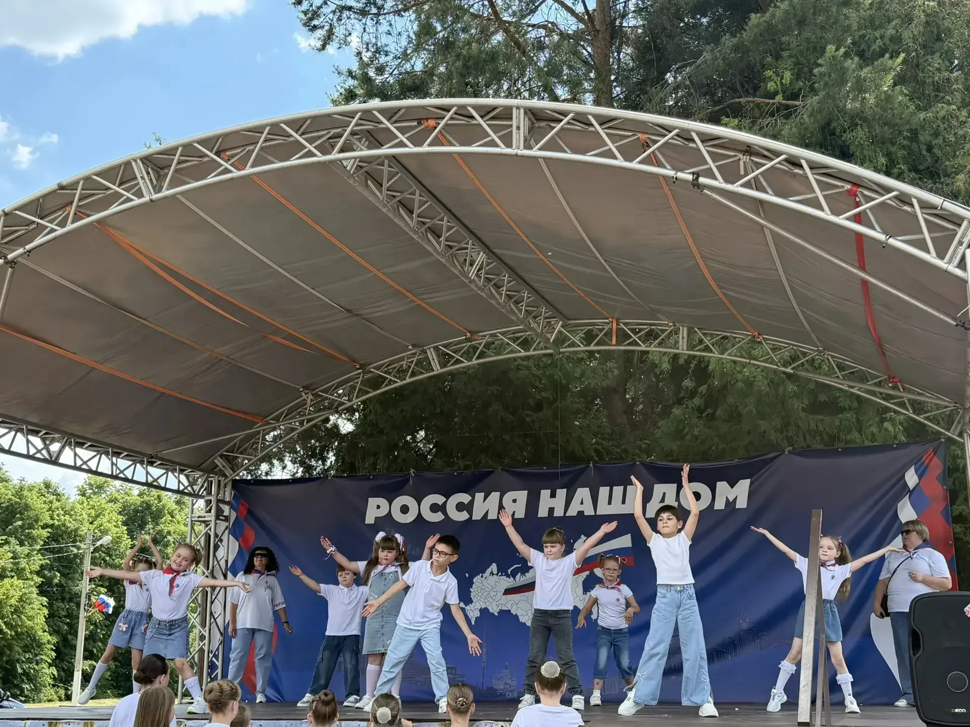 #День России Своих не бросаем#
Воспитанники подготовительной к школе группы МКДОУ "Детский сад №3 п.