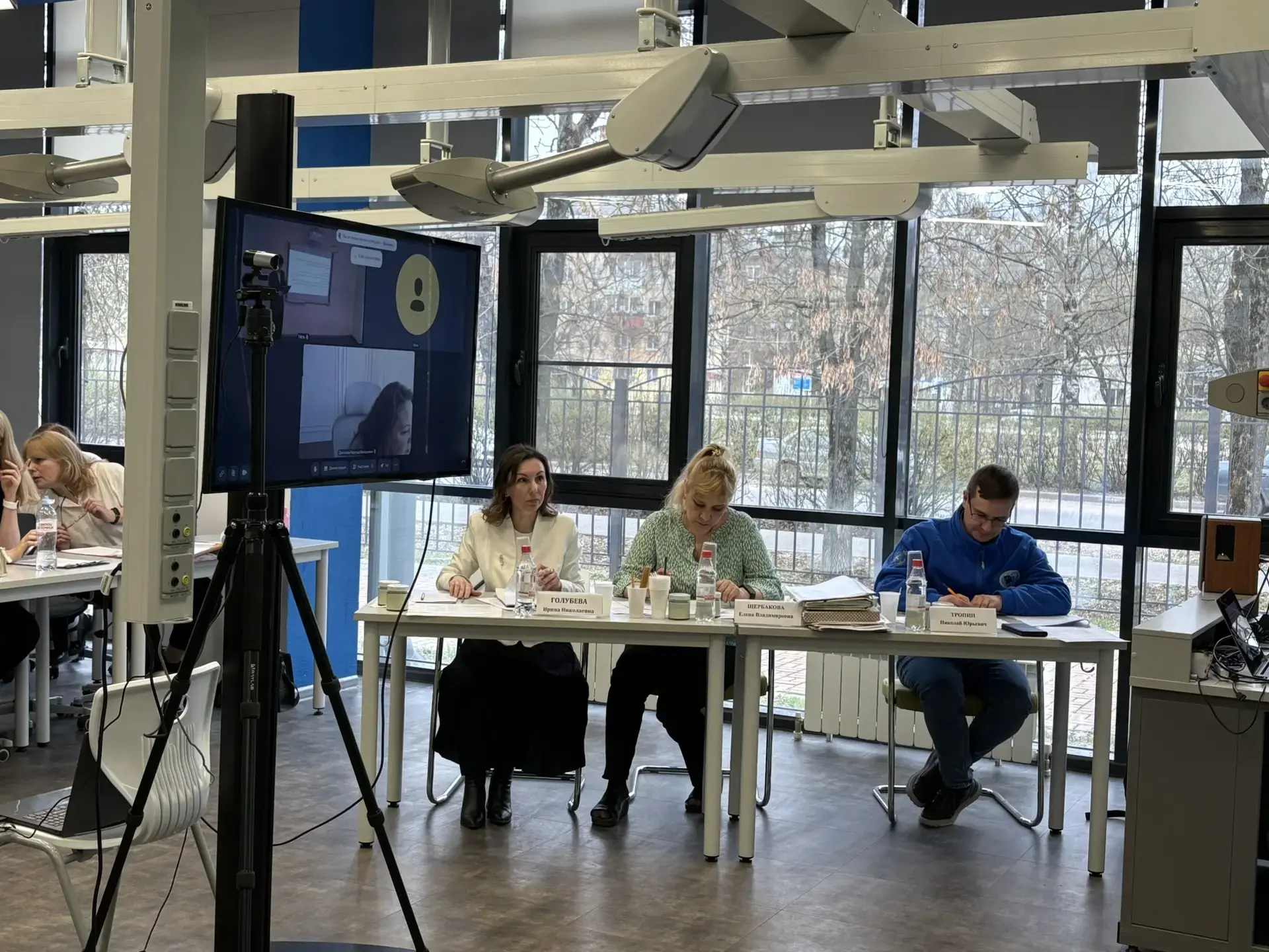 📝 Ученики гимназии № 2 успешно представили свои разработки на региональном этапе защиты проектов  На