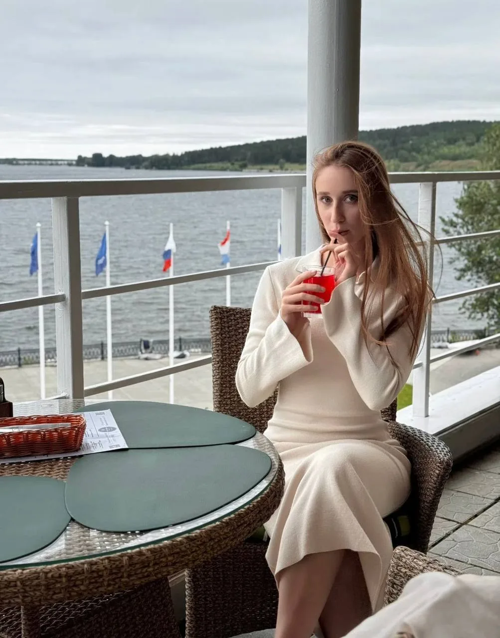 Россиянка подавилась яблоком, впала в кому и умерла.