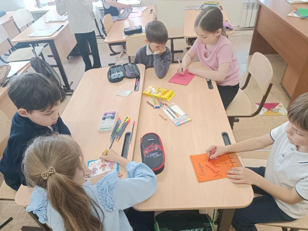 🌟  Привет, друзья! Мы — ученики 1 класса, снова рассказываем , как принимаем участие в крутой акции 