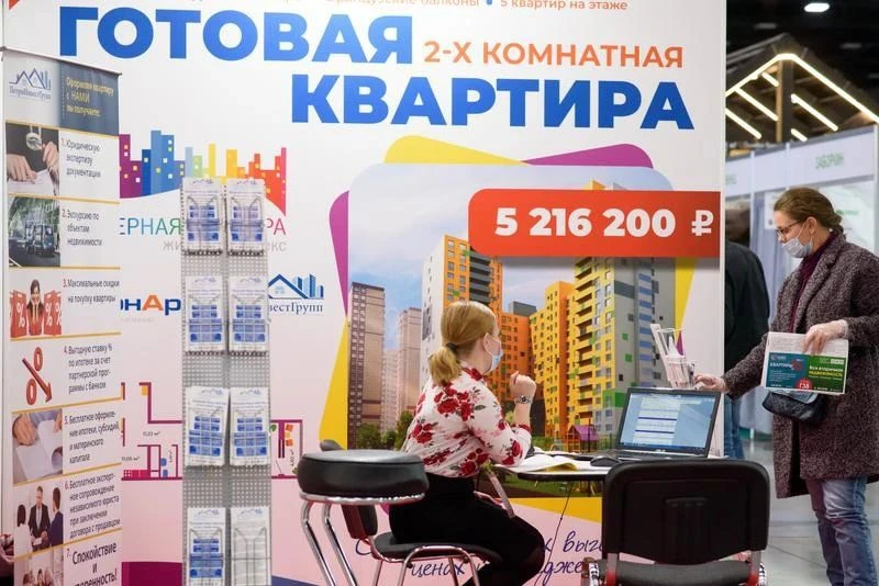 Ежемесячный платёж по ипотеке в Петербурге к осени достиг 155 тыс. рублей — в среднем с...