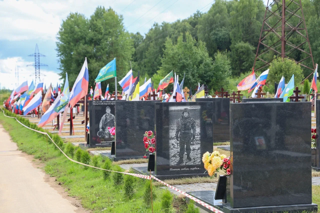 🎖 Аллея памяти в Обухово

В Обухово открыли Аллею памяти бойцов, погибших в ходе СВО. Здесь покоятс