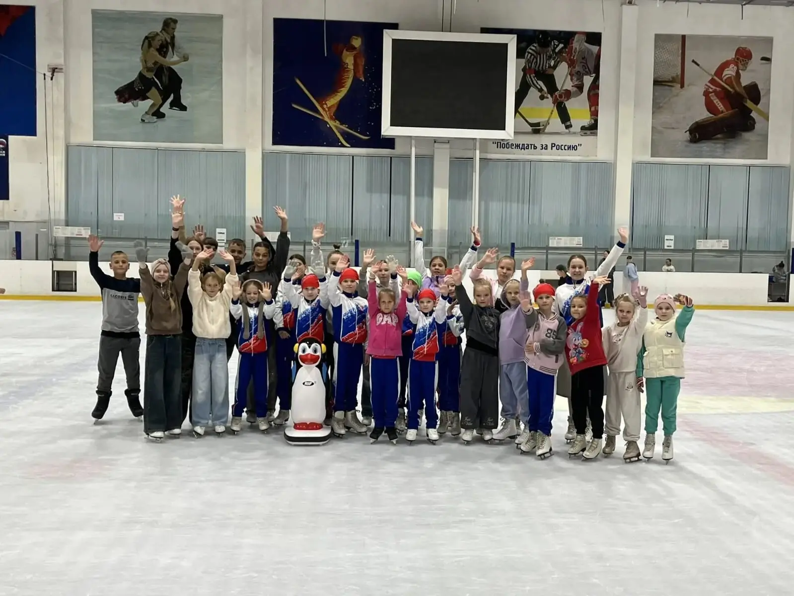 День десятый начался с зарядки с мыльными пузырями!🫧🫧🫧

🤸 Девочки с большим удовольствием выполн