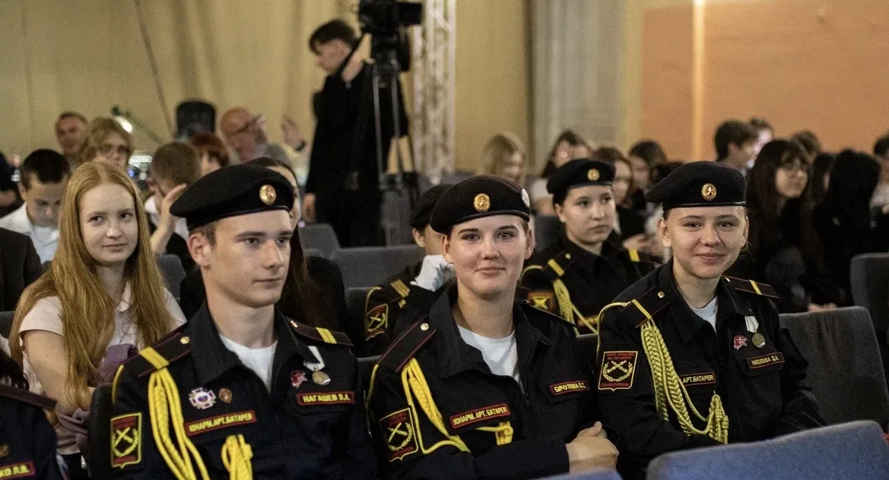✨ Спектакль «Позывной Лютик»
