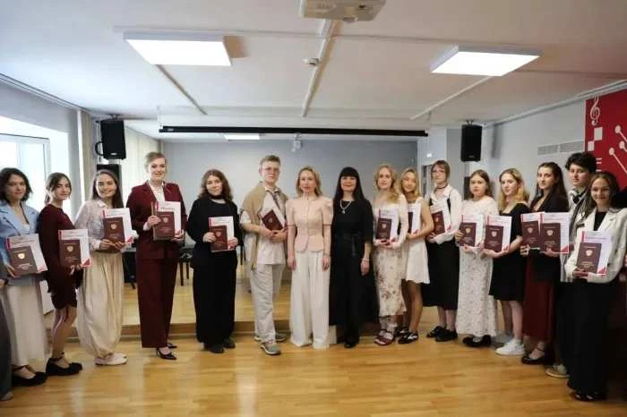 ✨  Министр культуры региона Марина Бурмистрова вручила дипломы выпускникам Колледжа искусств Республ