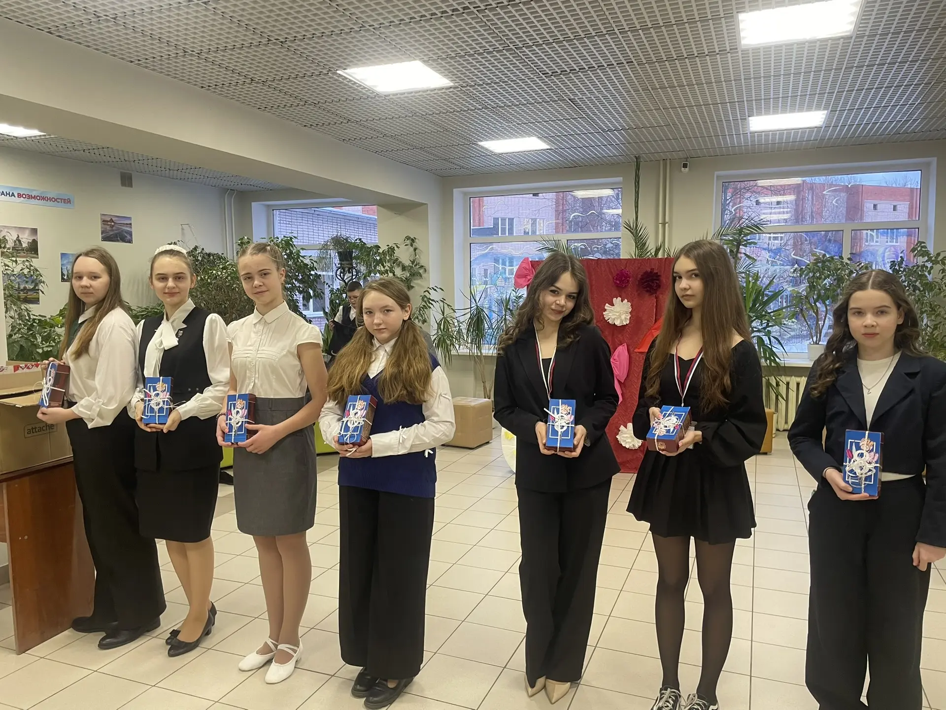 С 8 Марта, дорогие женщины нашей гимназии! 🌷  Дорогие педагоги, мамы, ученицы и сотрудницы! От всей 