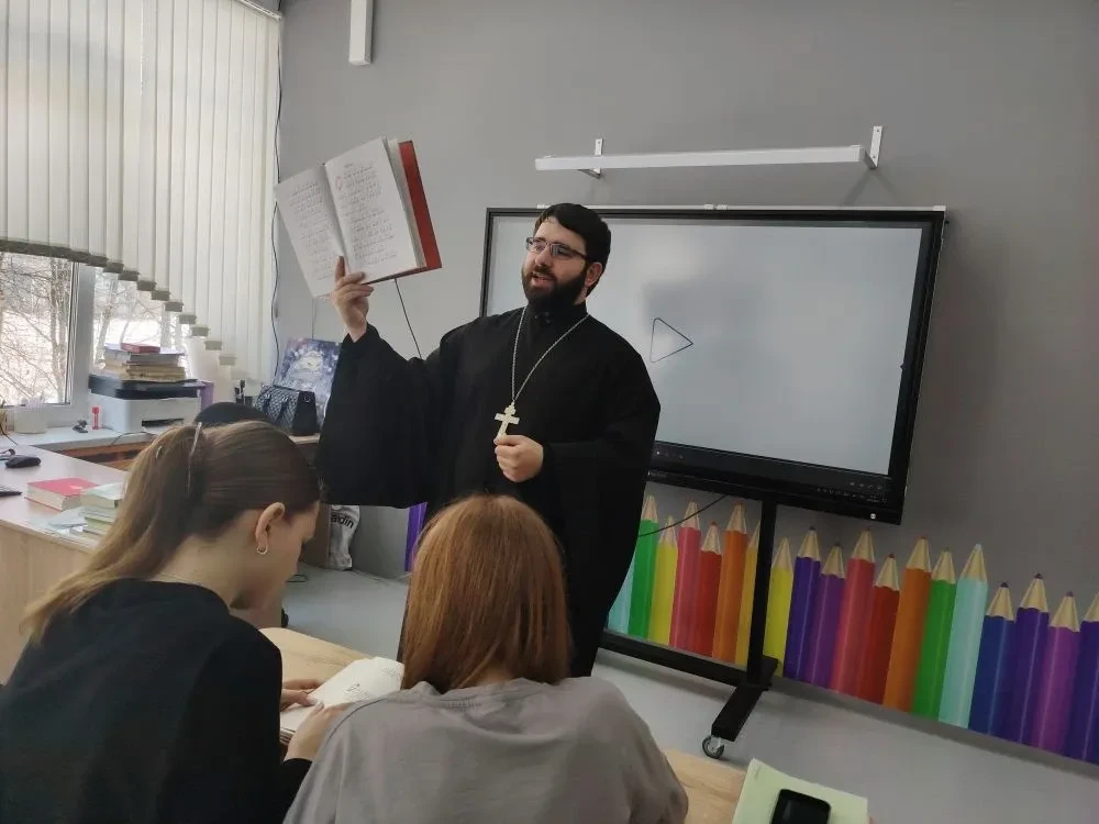 16 марта в рамках празднования Дня православной книги в Михневской средней школе прошла необычная и 