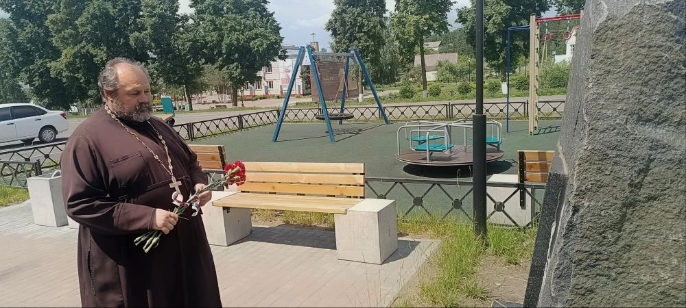 💐Возложение цветов к памятнику на месте прежнего Никольского молитвенного дома в день празднования 