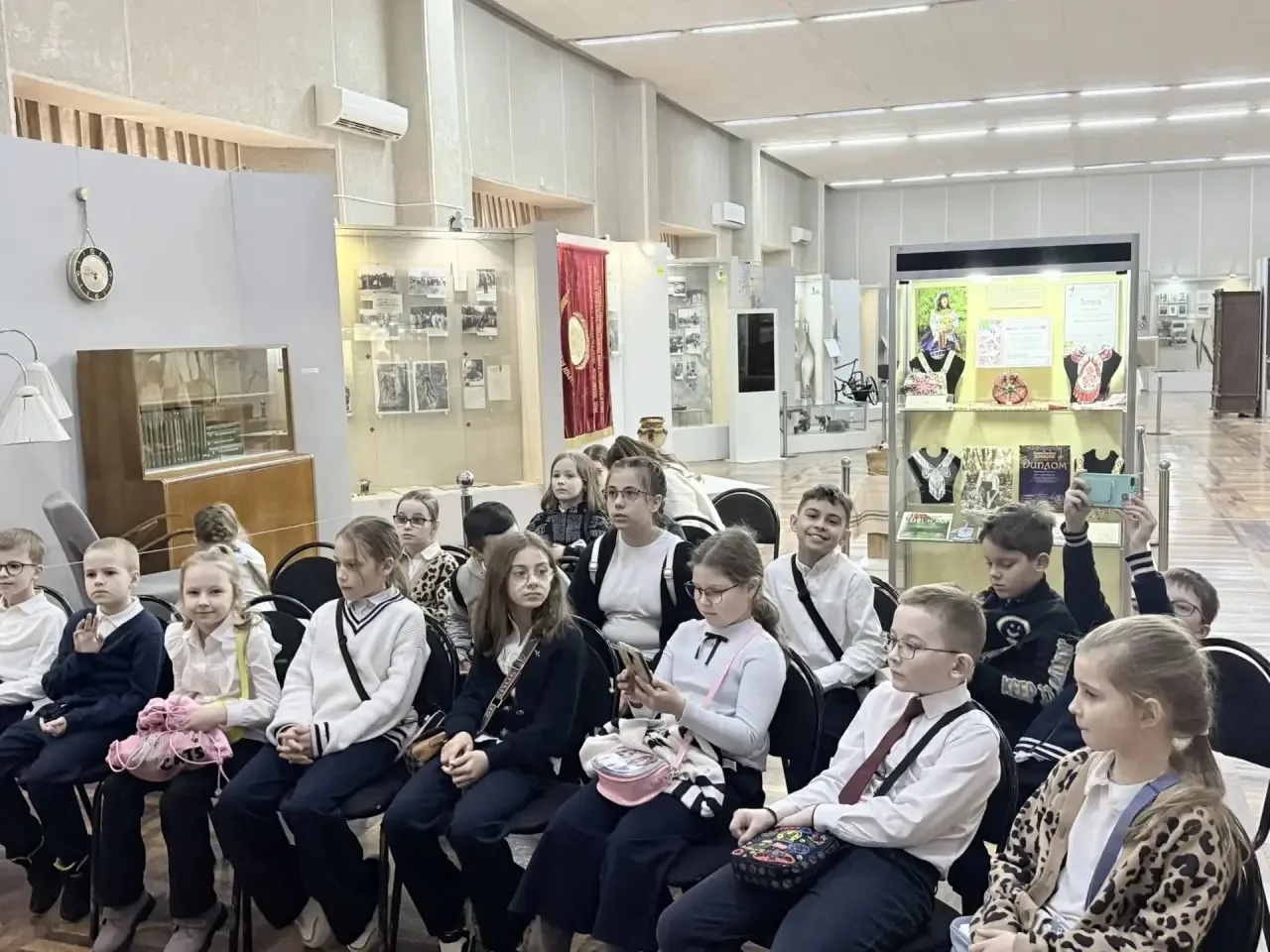ПОЗНАВАТЕЛЬНОЕ ПУТЕШЕСТВИЕ ВТОРОКЛАССНИКОВ! 🗺️  Какая замечательная пятница выдалась у второклассник