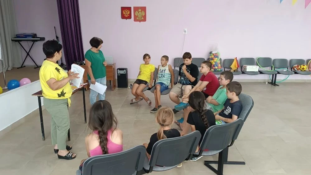 Сотрудники клуба и библиотеки х. Красная Батарея провели познавательно- игровой час «Др...