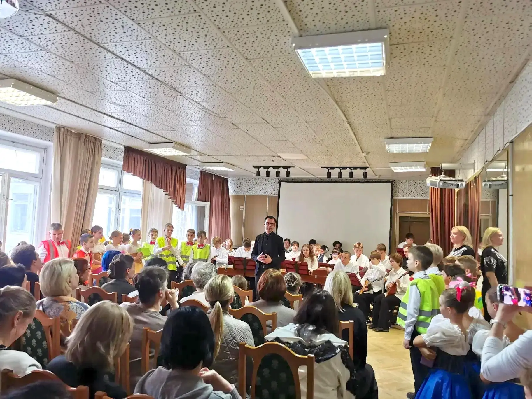 «Мы строим город»: Гармония музыки, танца и детских голосов🎼