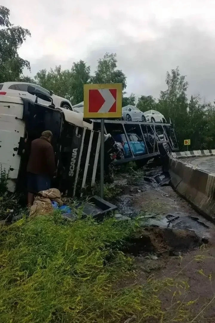 😱 На перевале Мандрик перевернулся автовоз