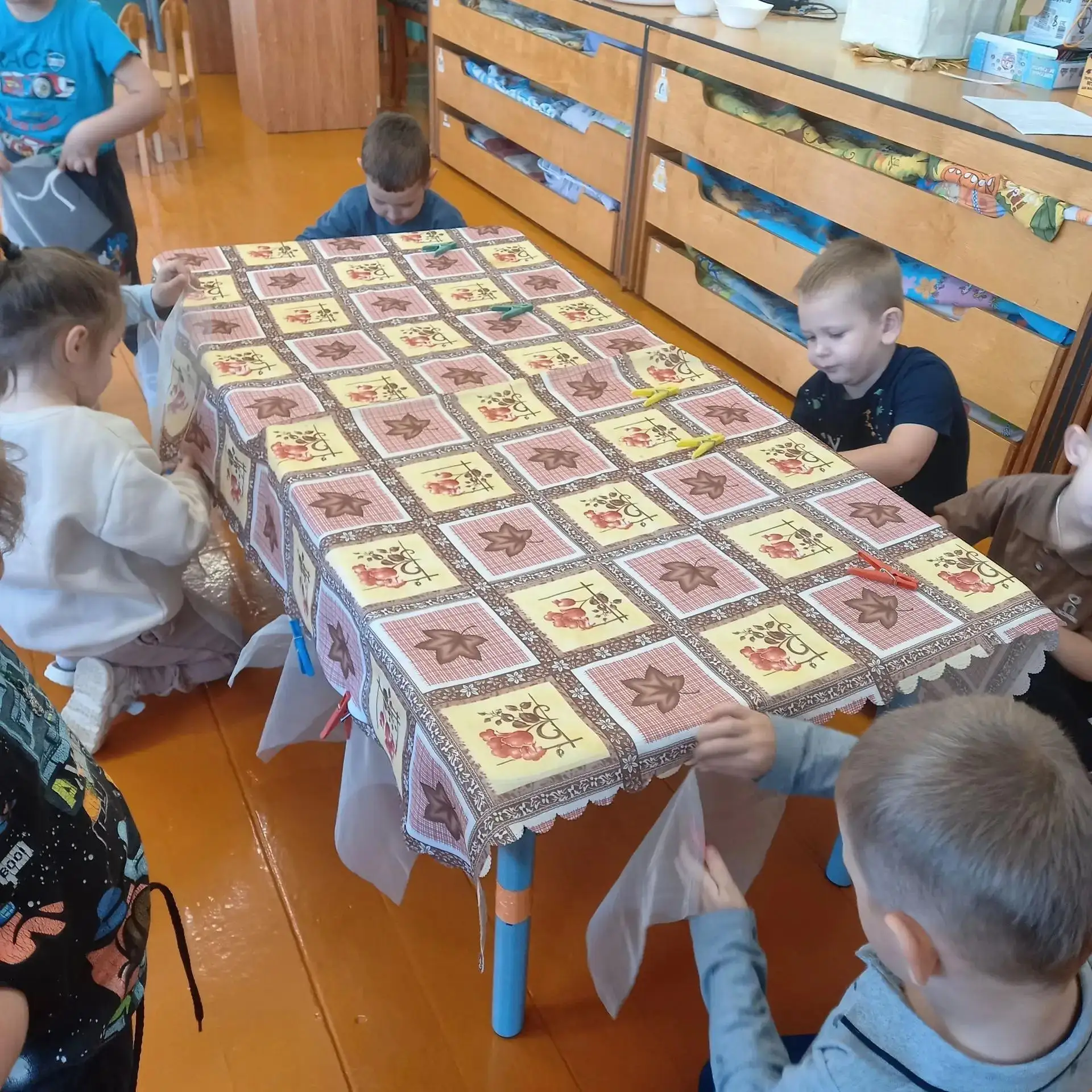 🎈В рамках реализации проекта «Добрые игры»  сегодня в  группе «Пчёлки» прошёл досуг  «...