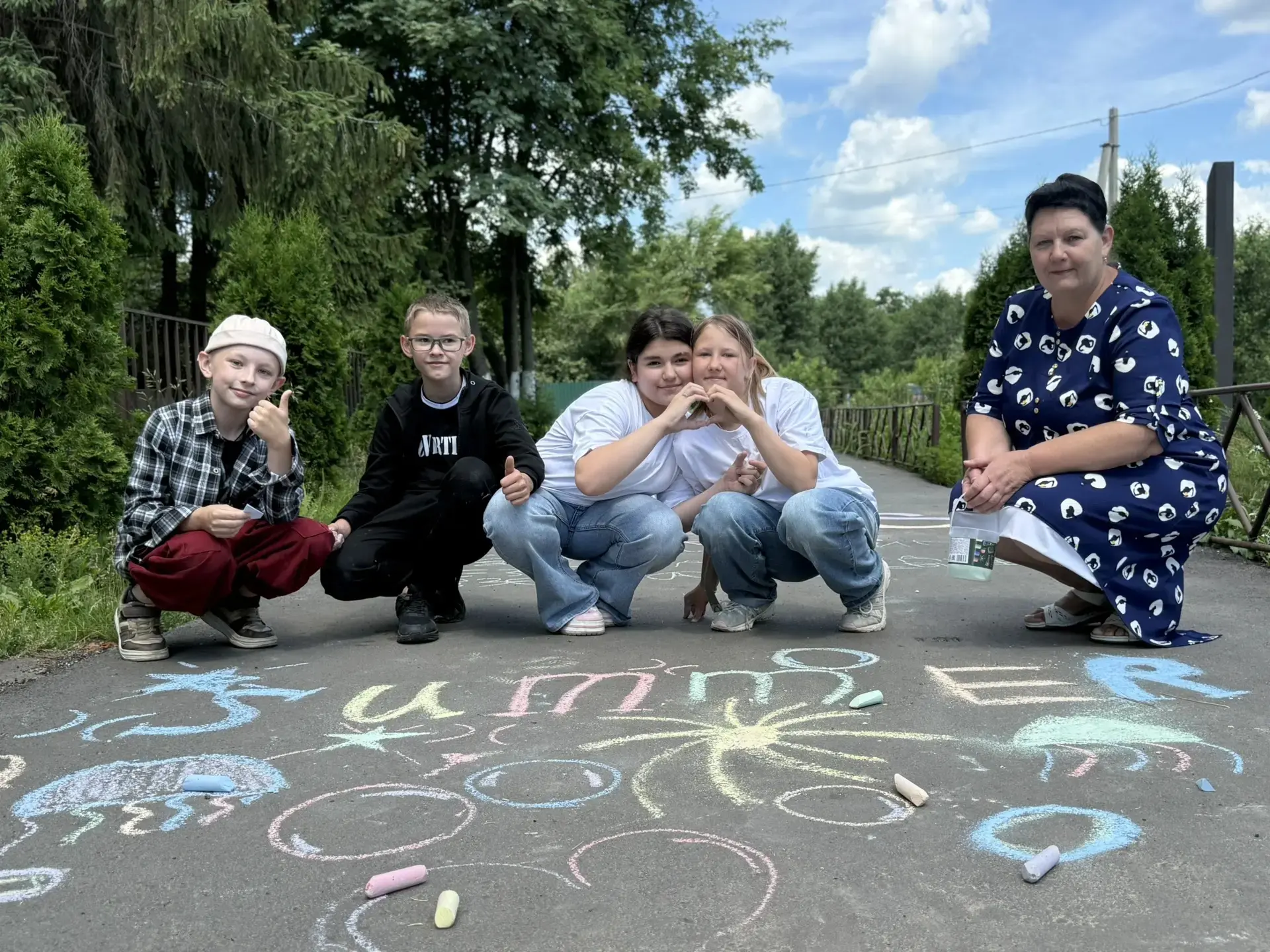 🎉 День единства в лагере — это когда мы все вместе! 🎉

Новая неделя в ЛДП «Факел» началась с подго