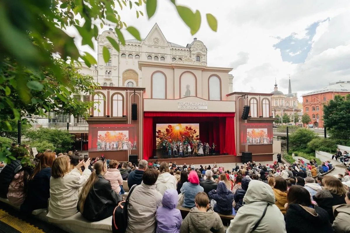 🎭 ПУШКИН И КИТАЙСКИЕ МОТИВЫ: БЕСПЛАТНЫЙ СПЕКТАКЛЬ ПОД ОТКРЫТЫМ НЕБОМ