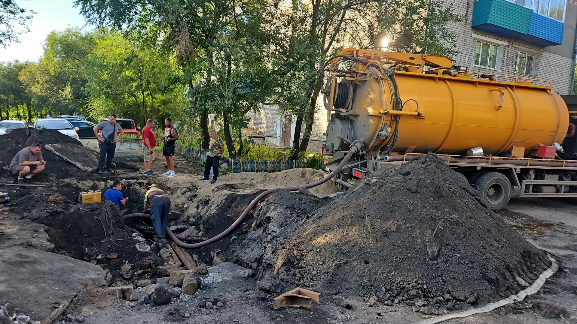 ⚡"ВОДОКАНАЛ" БЕЛОГОРСКА УСТРАНЯЕТ ПОРЫВ.