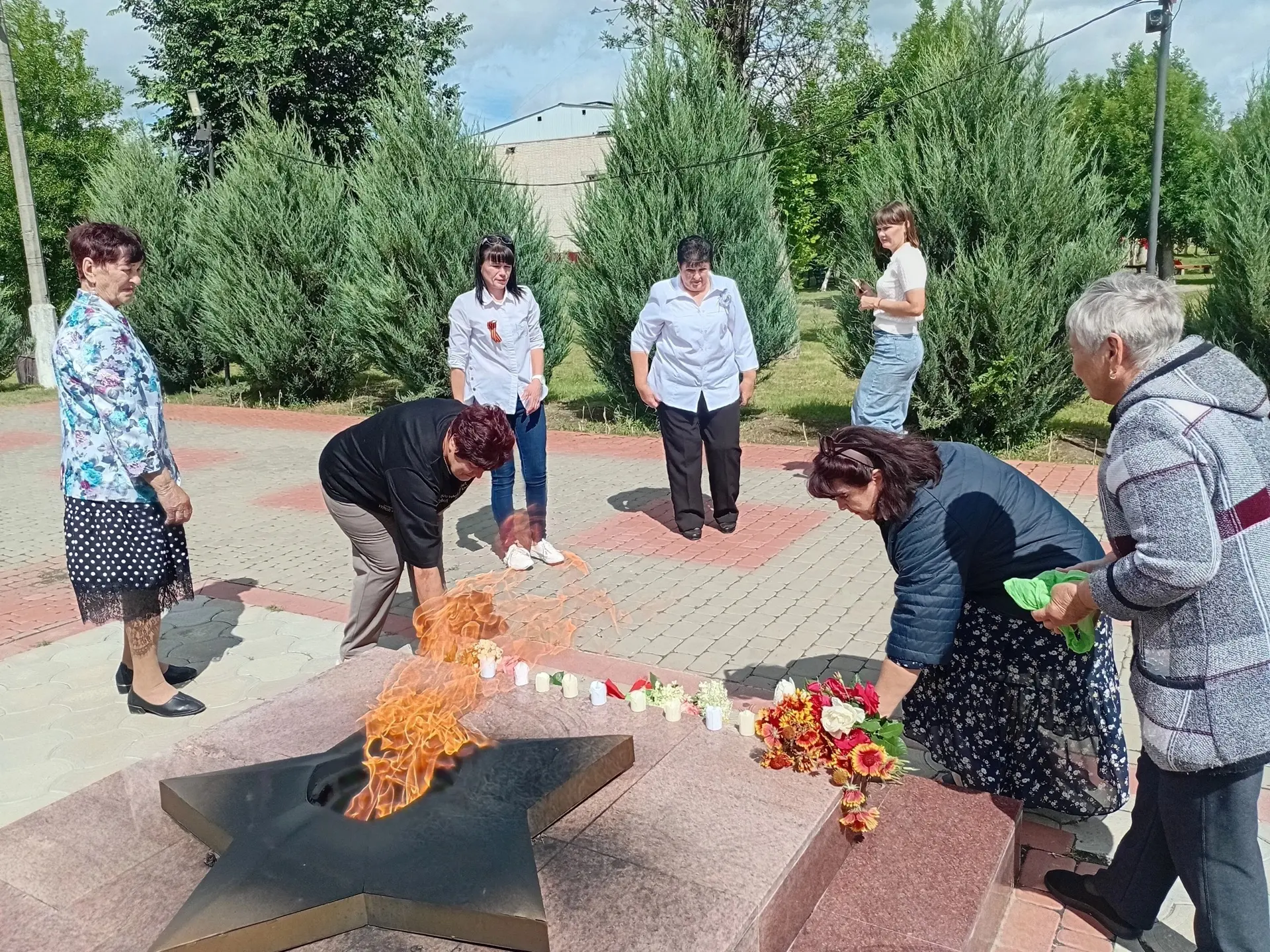 «Свеча памяти у Вечного огня»

Среди заседаний клуба   для пожилых граждан и инвалидов «Седина ты мо