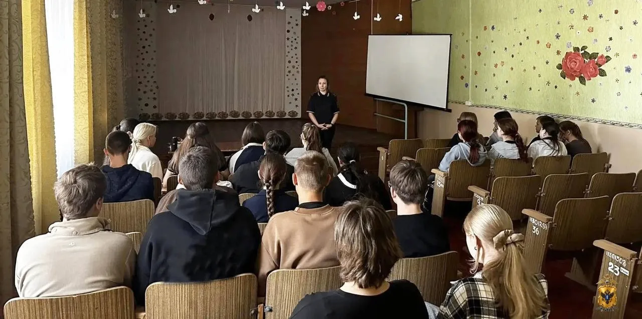 Сотрудники полиции провели урок правовой грамотности в школе Генического округа 👮📚