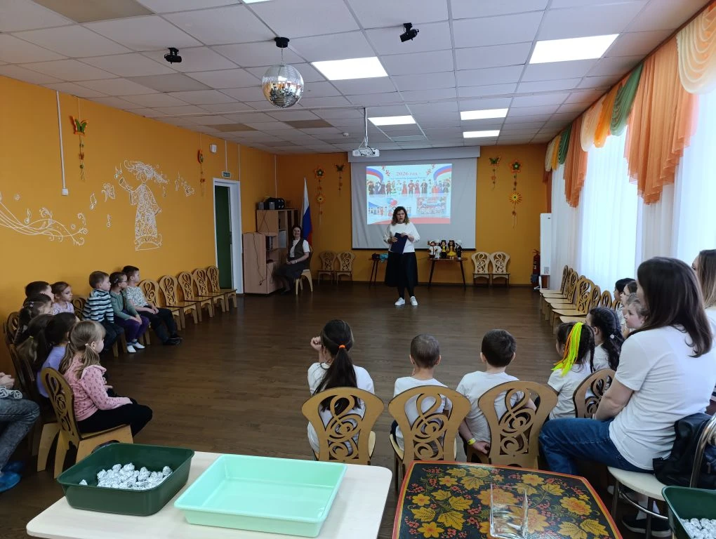 Умные каникулы "Народы России"  Сегодня в "ЦРР -детский сад 140" пришли гости - ребята из 101 и 203 