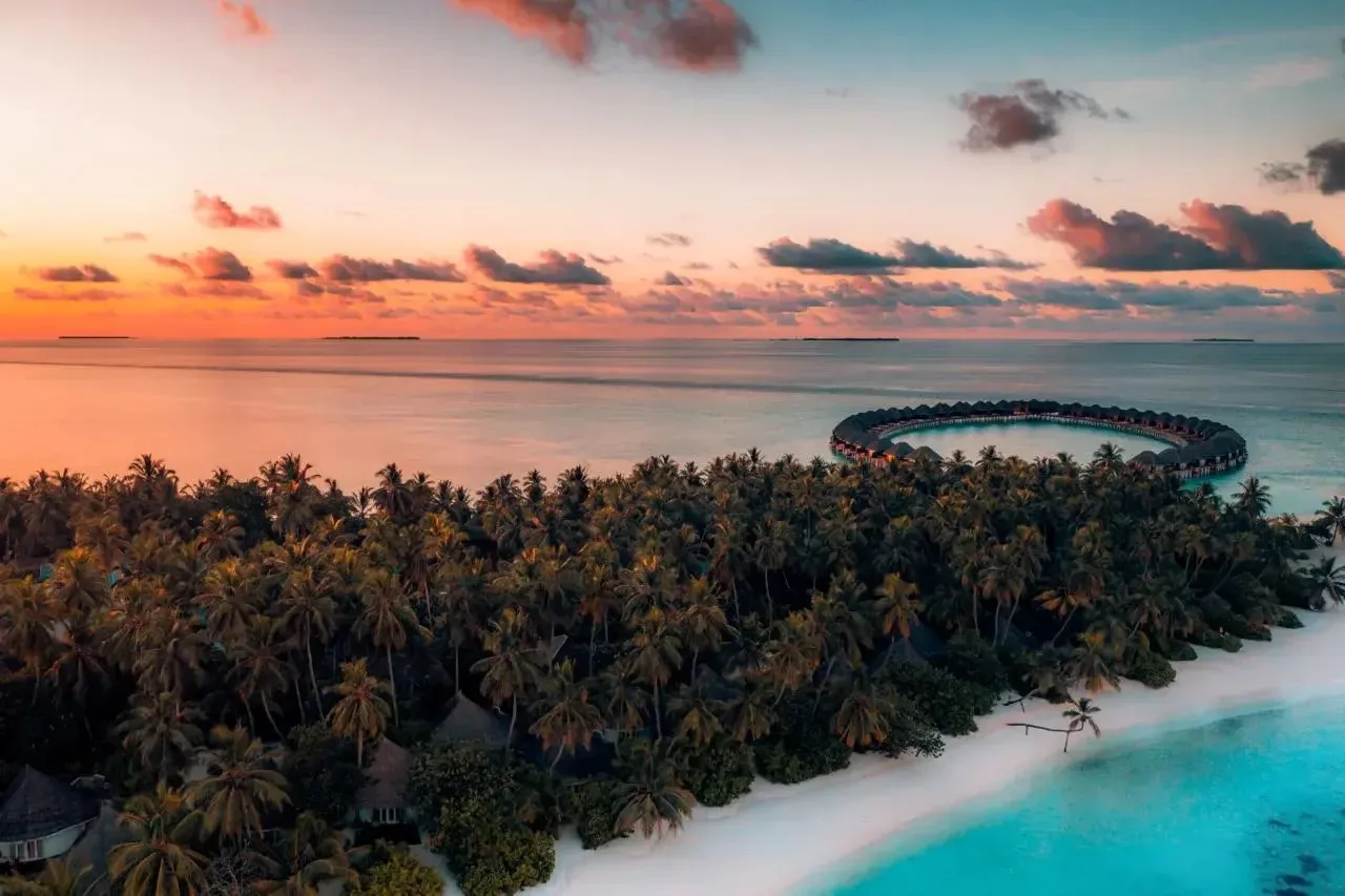 🇲🇻Мальдивы — это по-прежнему один из лучших сценариев для путешествия вдвоем.