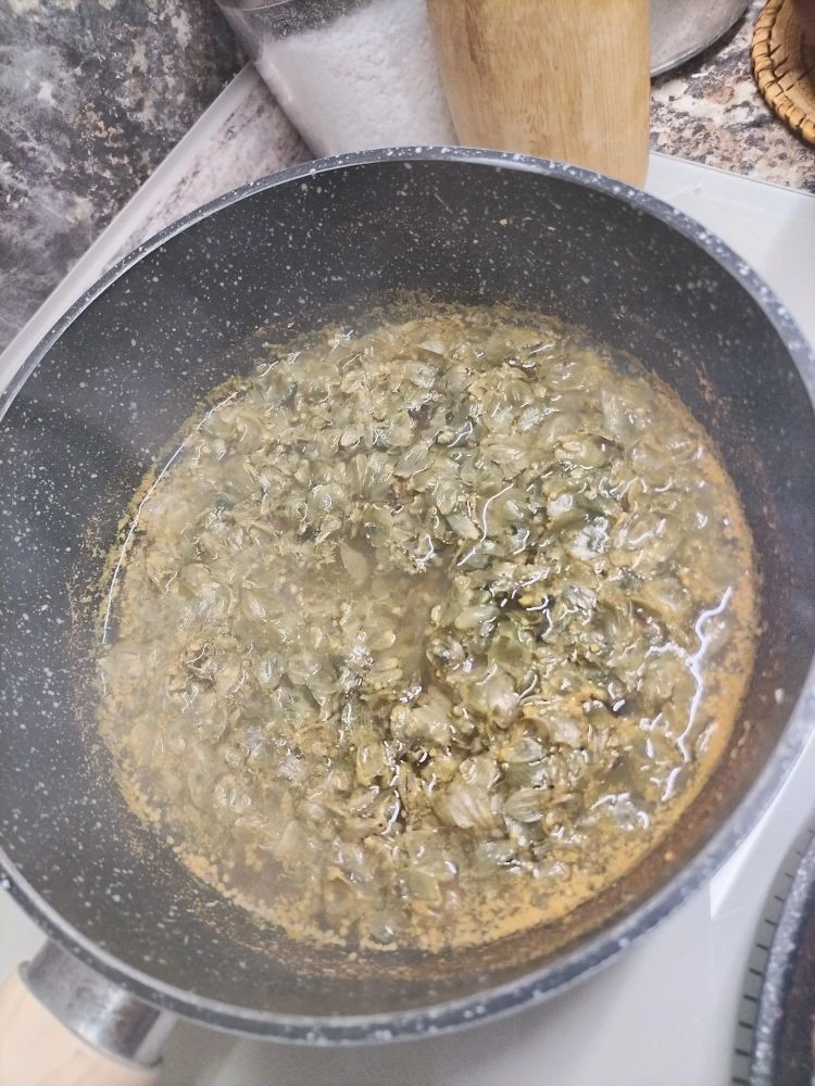 Начало новой жизни!!! Как же это трепетно.  Это моя новая помощница, ржаная закваска на хмеле.