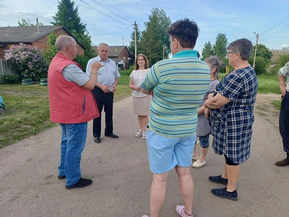 Глава Куркинского муниципального округа Геннадий Калина встретился с жителями деревни М...