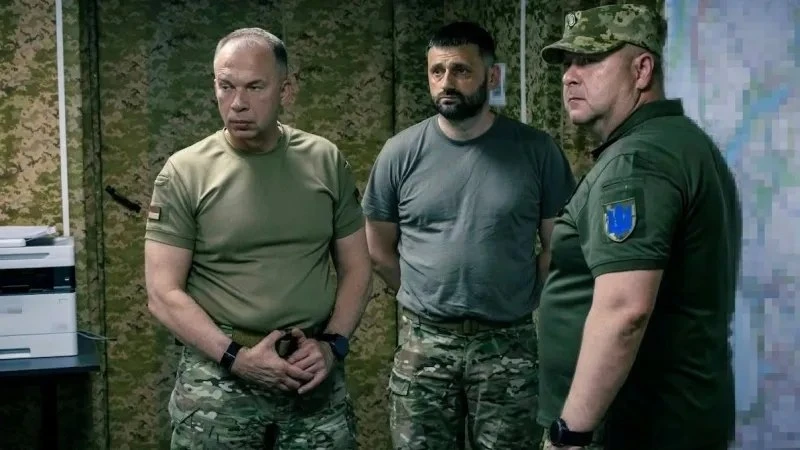 «Балбесы Сырского»: на Украине спрогнозировали каскадное обрушение фронта