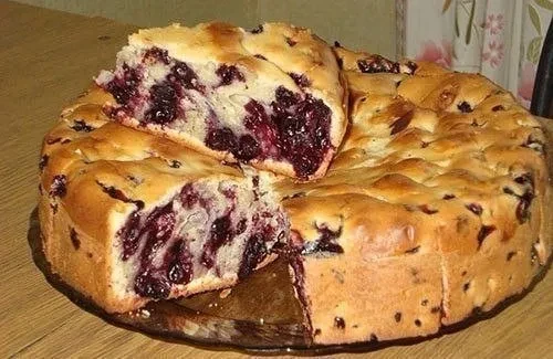 Вкусный пирог с чёрной смородиной!
Чёрная смородина очень вкусная и полезная ягода. Приготовить пиро