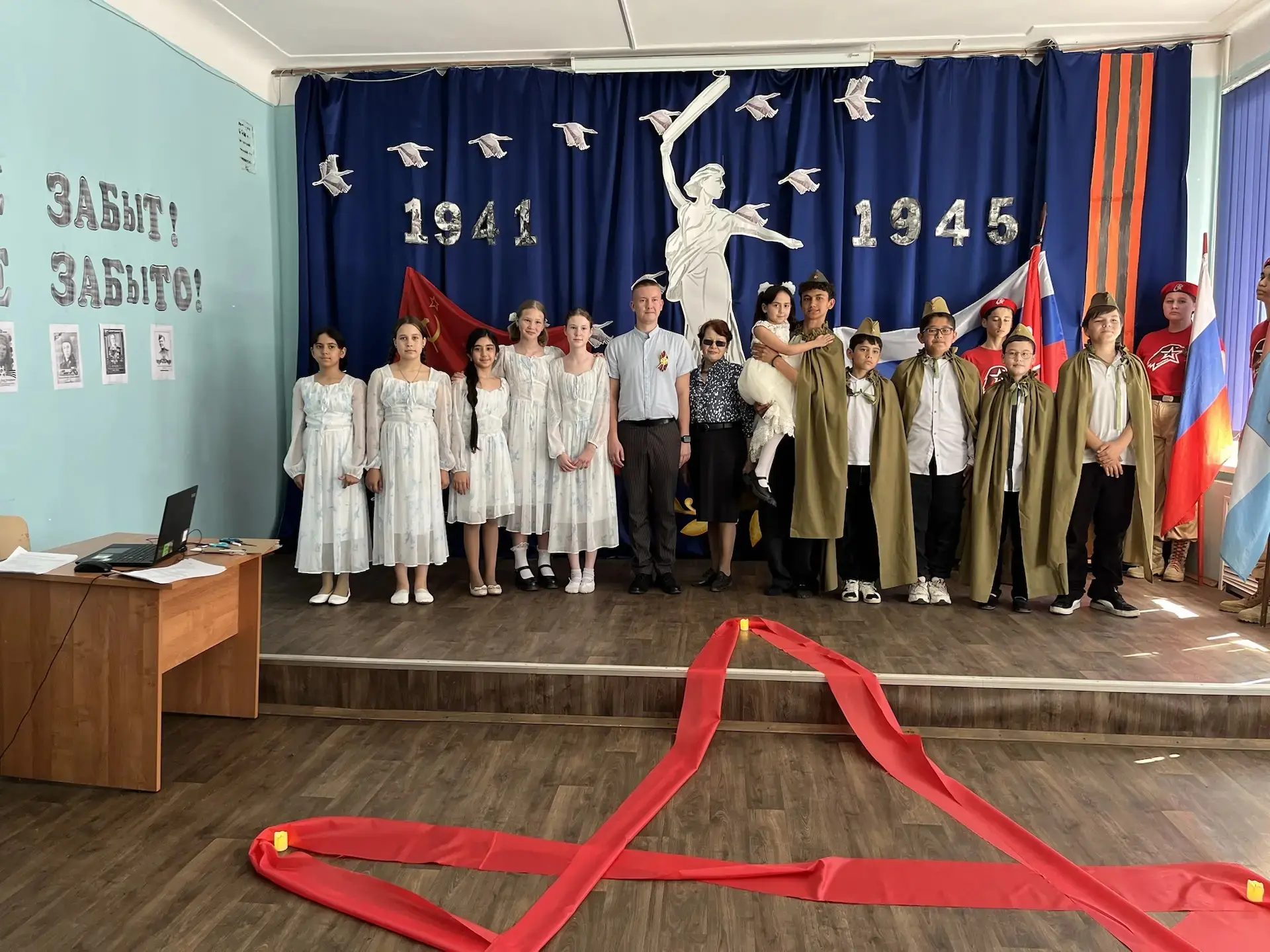 ️ В МБОУ «Школа 98» г. о. Самара прошёл праздничный концерт, посвящённый 9 Мая! 🎖️

В актовом зале 