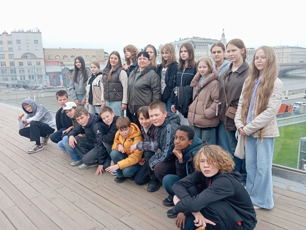 👉6А и 8Д перед летними каникулами отправились на экскурсию в г. Москва с турфирмой "Заповедник време
