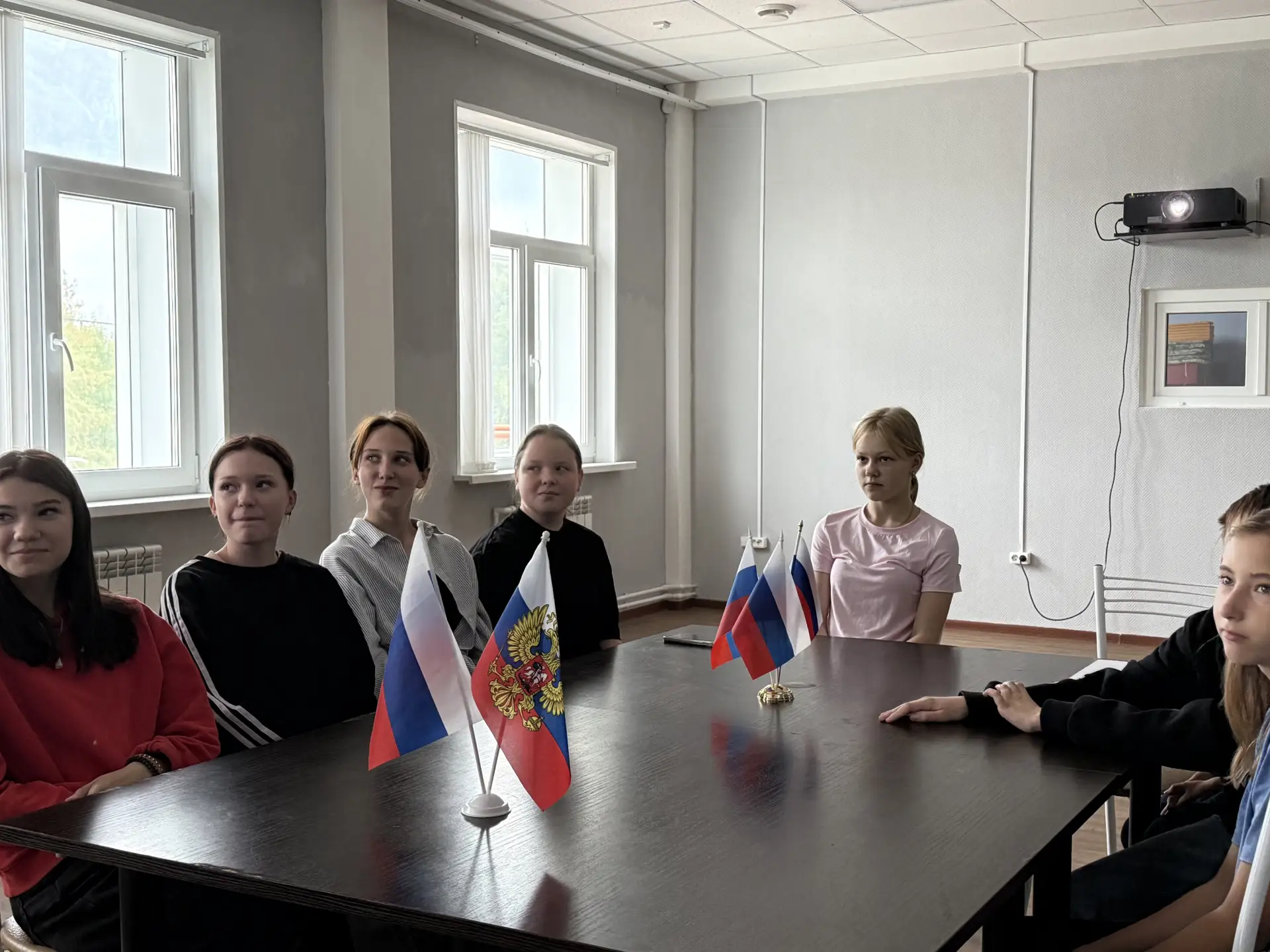 📌В преддверии Дня государственного флага РФ, была проведена на дворовой площадке «Анют...