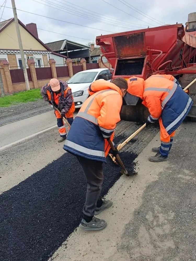 В рамках муниципального контракта на Содержание автомобильных дорог общего пользования ...