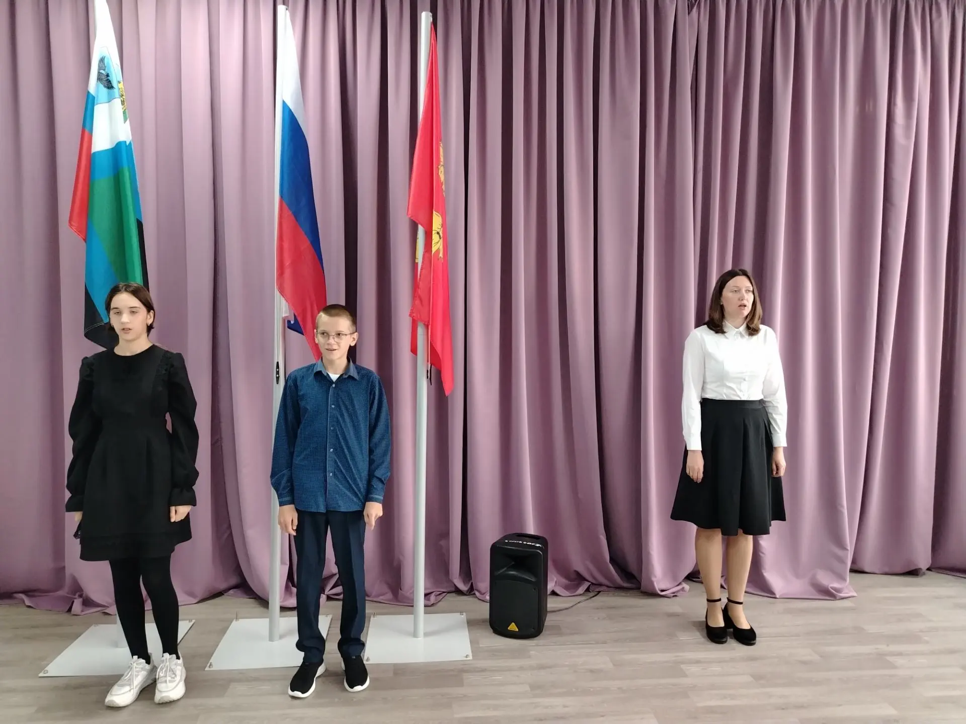 🗓️ Сегодня, 14 сентября, наша школьная неделя началась с доброй традиции — торжественн...
