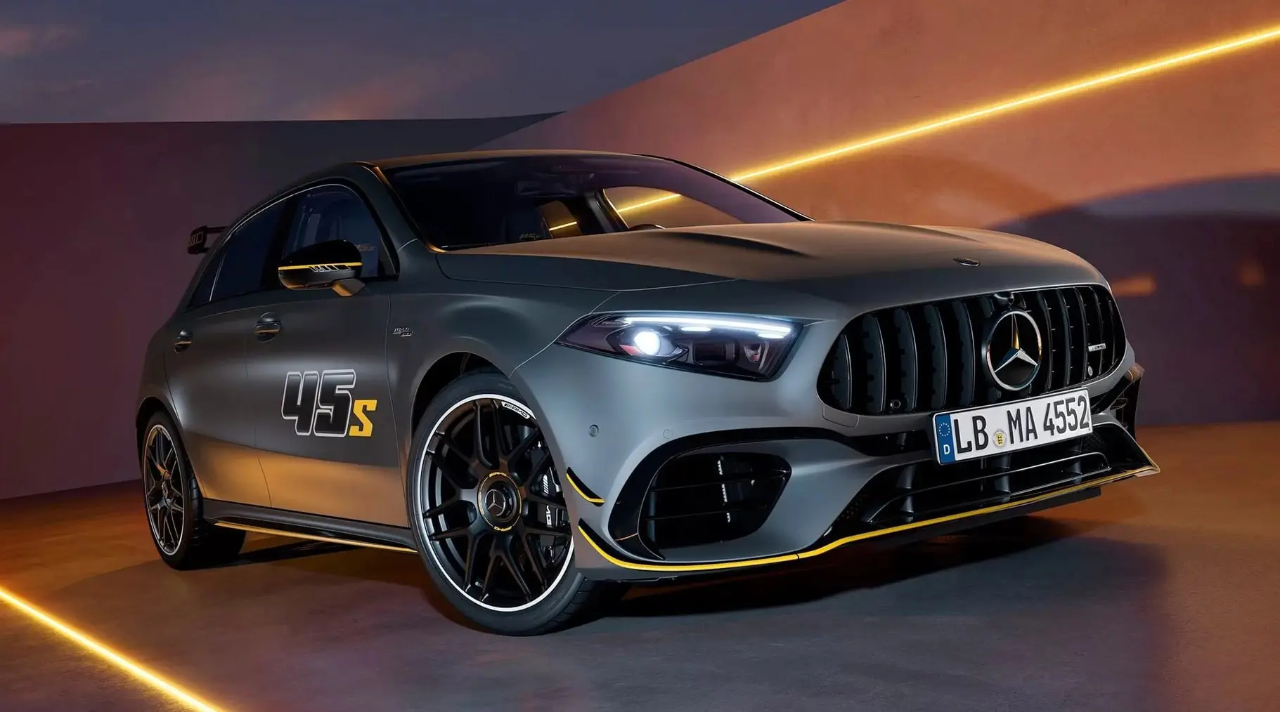 Mercedes-AMG представил прощальную версию хот-хэтча A 45 под названием Final Edition.

Эта спецверси