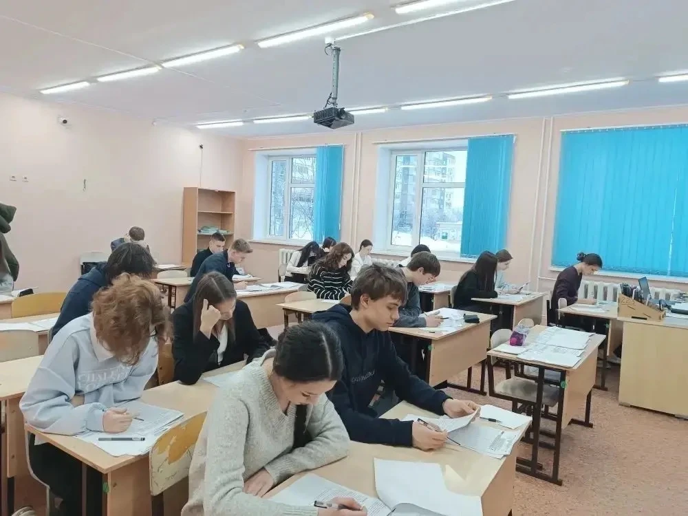 3 февраля в 11 "Б" классе прошел пробный экзамен ЕГЭ по русскому языку (учитель Е. В. Кирпичёва). Ст
