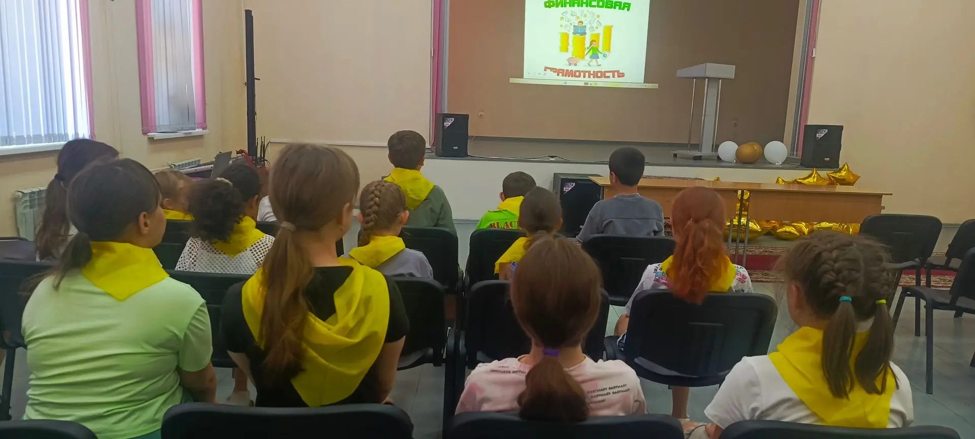 В школьном лагере 🏕️ "Юнга" прошел урок финансовой грамотности 💰. На занятии ребята узнали, как пр